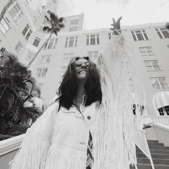 Meet your Posher, Daniella - Picture 1 of 1